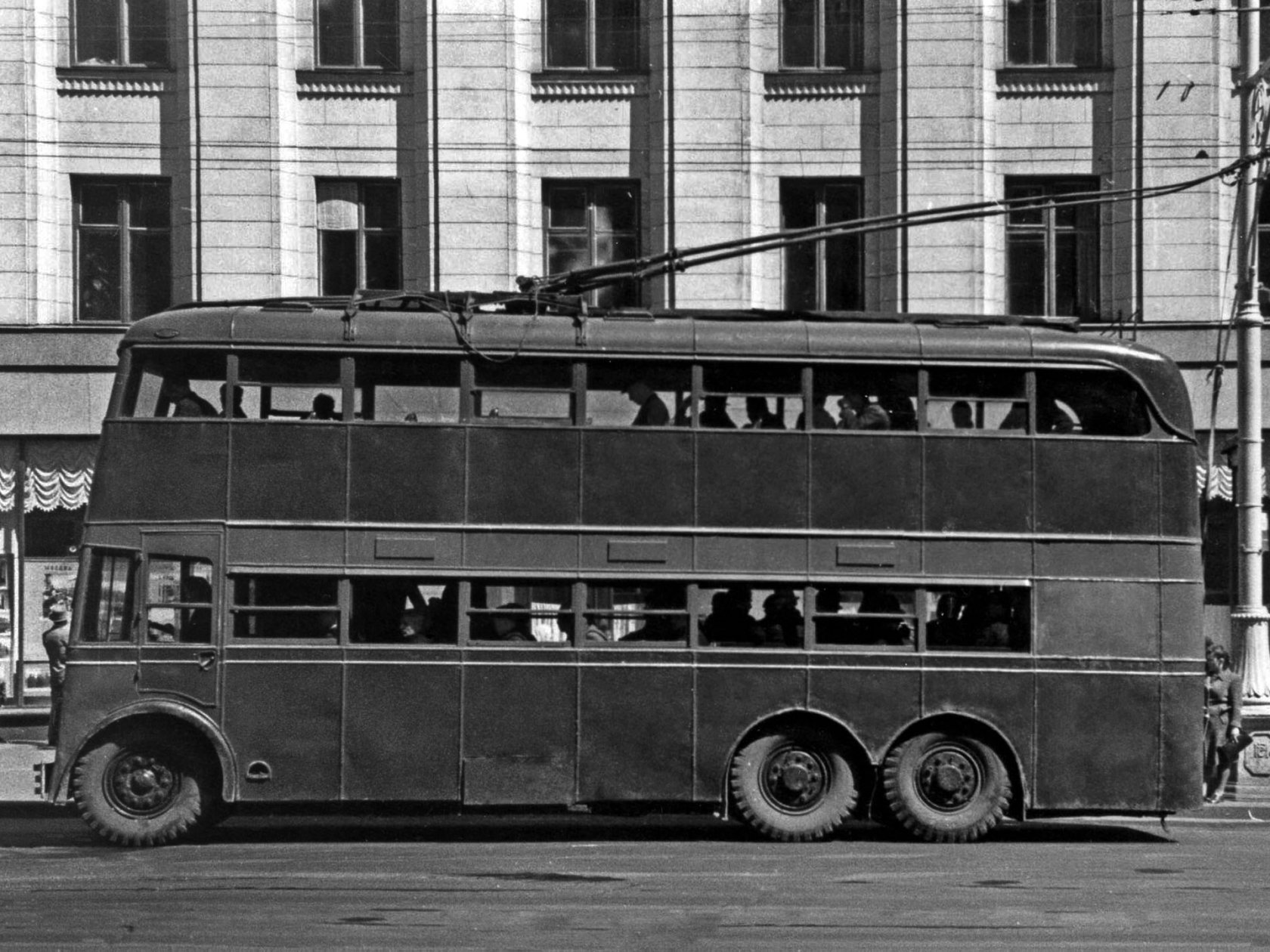 По какой причине не прижились двухэтажные автобусы в советской Москве